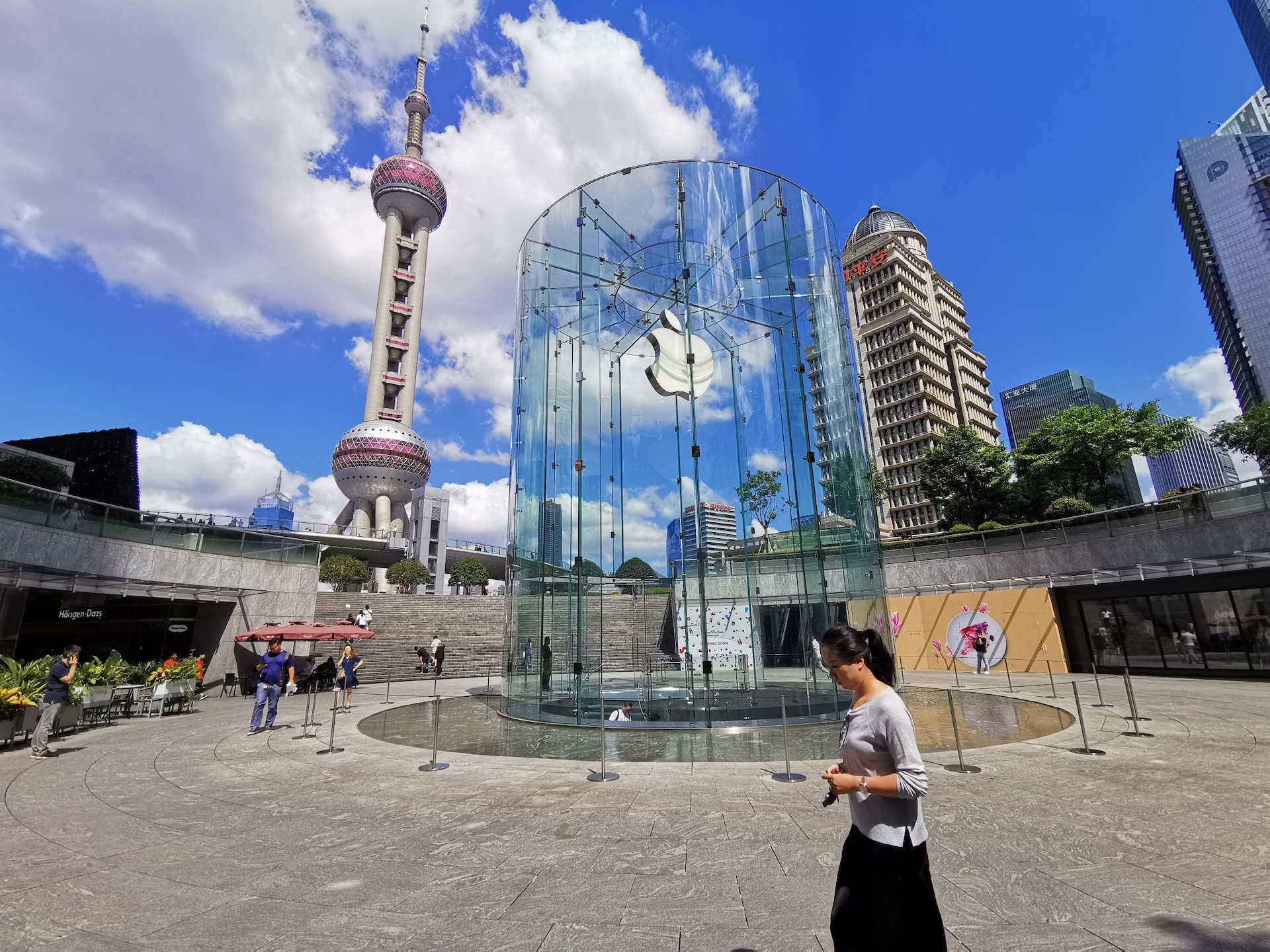 nguoi Trung Quoc mua iPhone anh 1