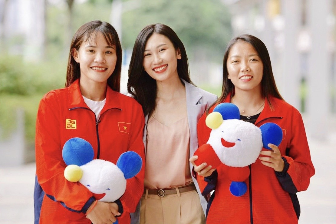 Tuyen thu Chuong Thi Kieu va Huynh Nhu den toa soan Zing.vn hinh anh