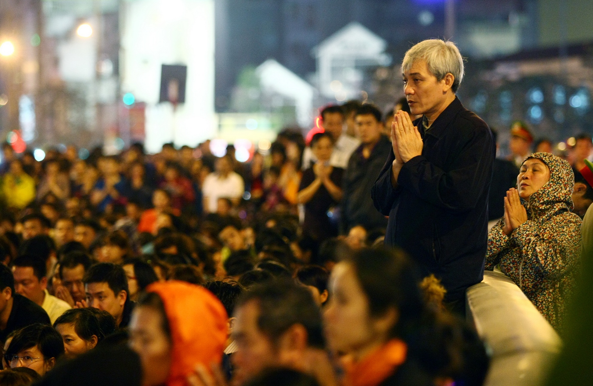 Hang nghin nguoi ngoi giua duong giai han sao La Hau hinh anh