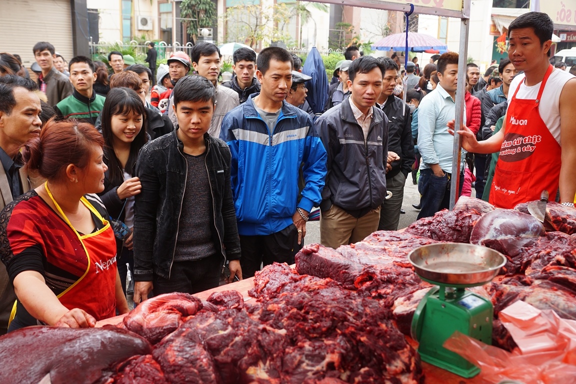 Thit trau choi thua tran van co gia 700.000 dong/kg hinh anh