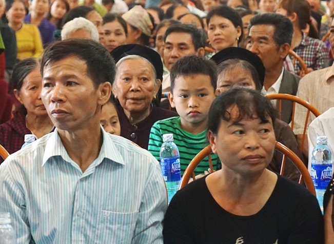 Ca tram nguoi theo doi toa xin loi ong Nguyen Thanh Chan hinh anh