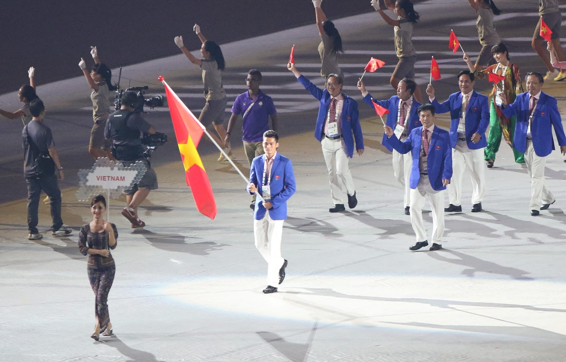 Video Doan Viet Nam dieu hanh tai le khai mac SEA Games hinh anh