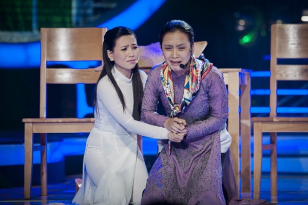 Hoai Linh khoc khi xem tiet muc cua Ai Phuong hinh anh