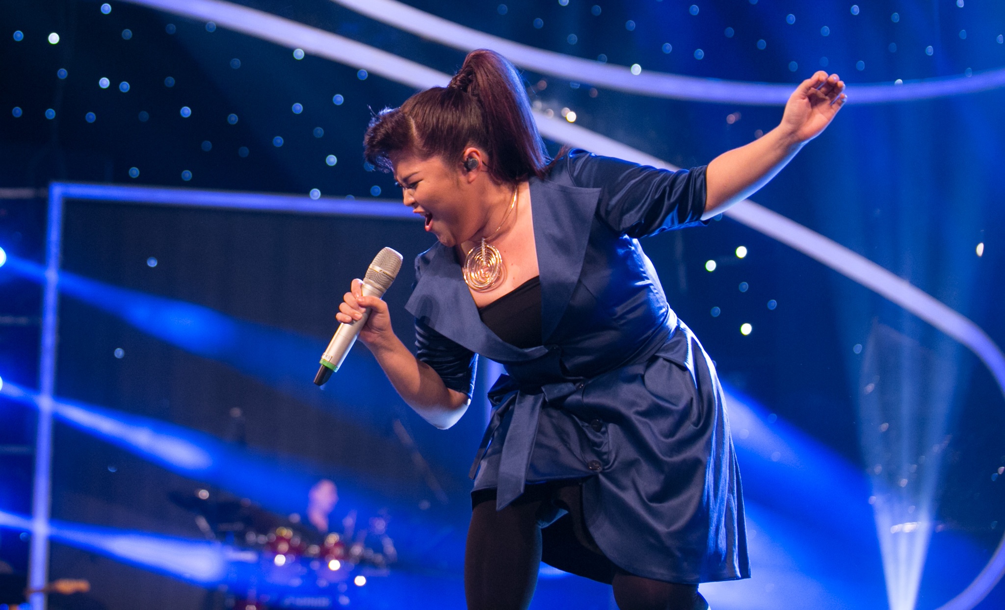 Bich Ngoc tu tin hat 'Lang tham mot tinh yeu' hinh anh