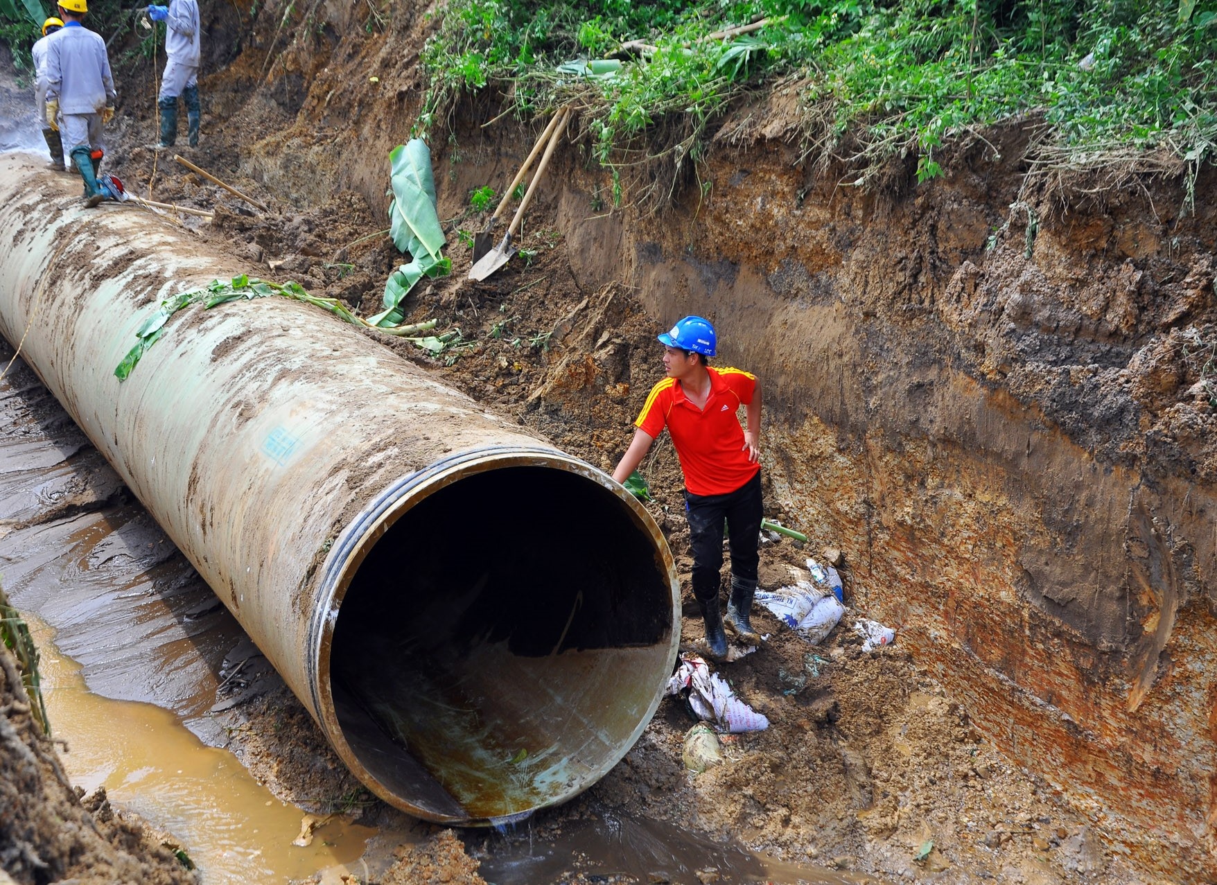 Duong ong song Da vo lan thu 13, 70.000 ho dan mat nuoc hinh anh