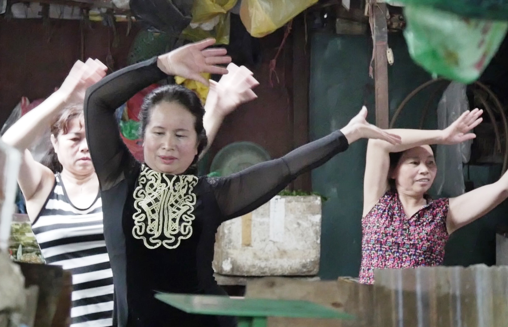 Tieu thuong ban rau thit nhay Aerobic trong cho hinh anh