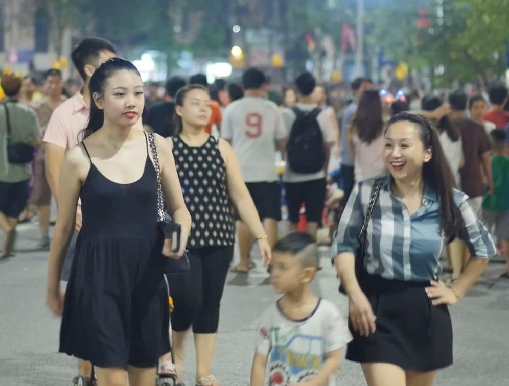 Dieu thu vi o khong gian di bo ho Guom hinh anh