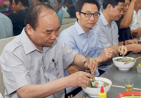 Video thu tuong tra tien an pho, uong ca phe hinh anh