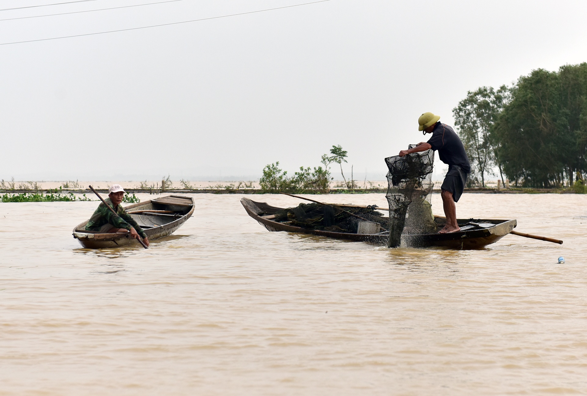 xom bi co lap 4 ngay anh 9