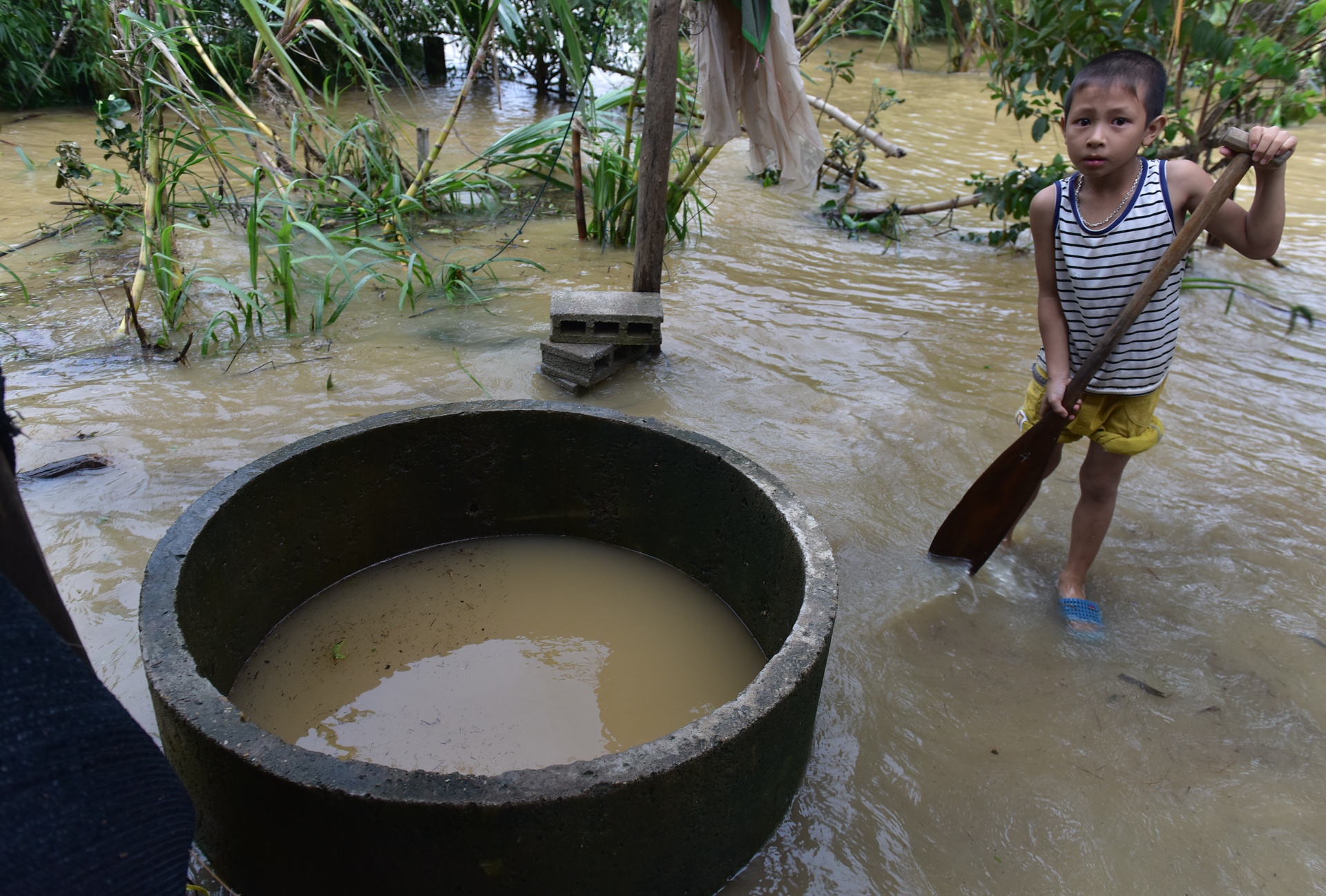 xom bi co lap 4 ngay anh 6