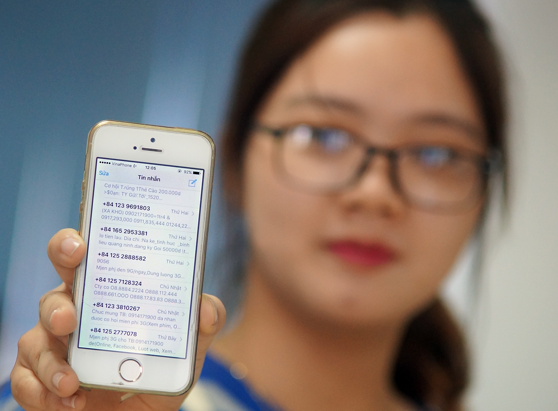 Tin nhan rac gay phien toai the nao? hinh anh