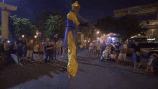 'Ton Ngo Khong' di ca kheo kiem tien tren pho Ha Noi hinh anh