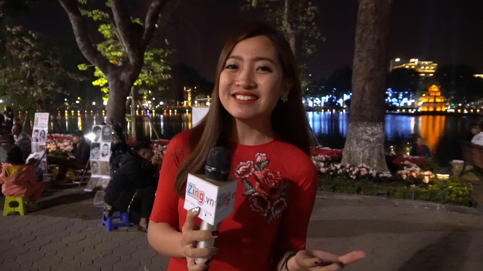 Nguoi dan Ha Noi, Sai Gon ra duong chao nam moi hinh anh