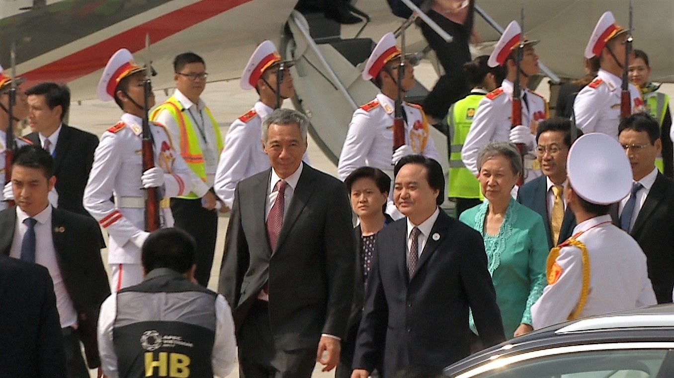 Thu tuong Singapore cung phu nhan den Da Nang du APEC hinh anh