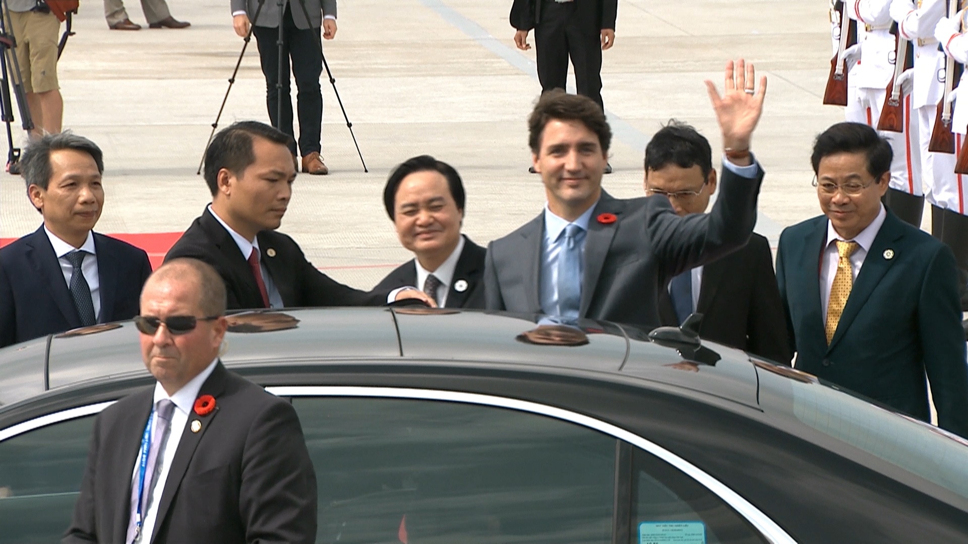 Le don Thu tuong Canada Trudeau tai san bay Da Nang hinh anh