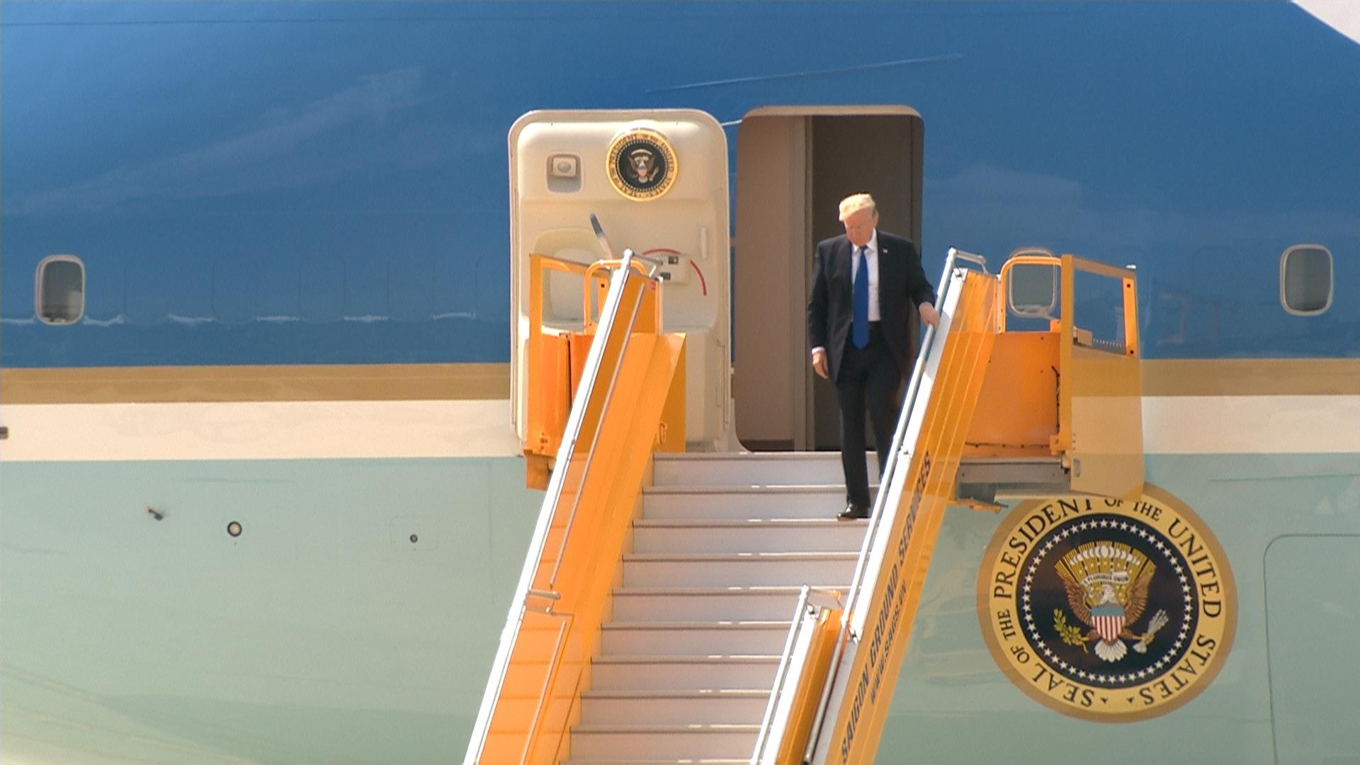 Le don Tong thong Donald Trump o san bay Da Nang hinh anh