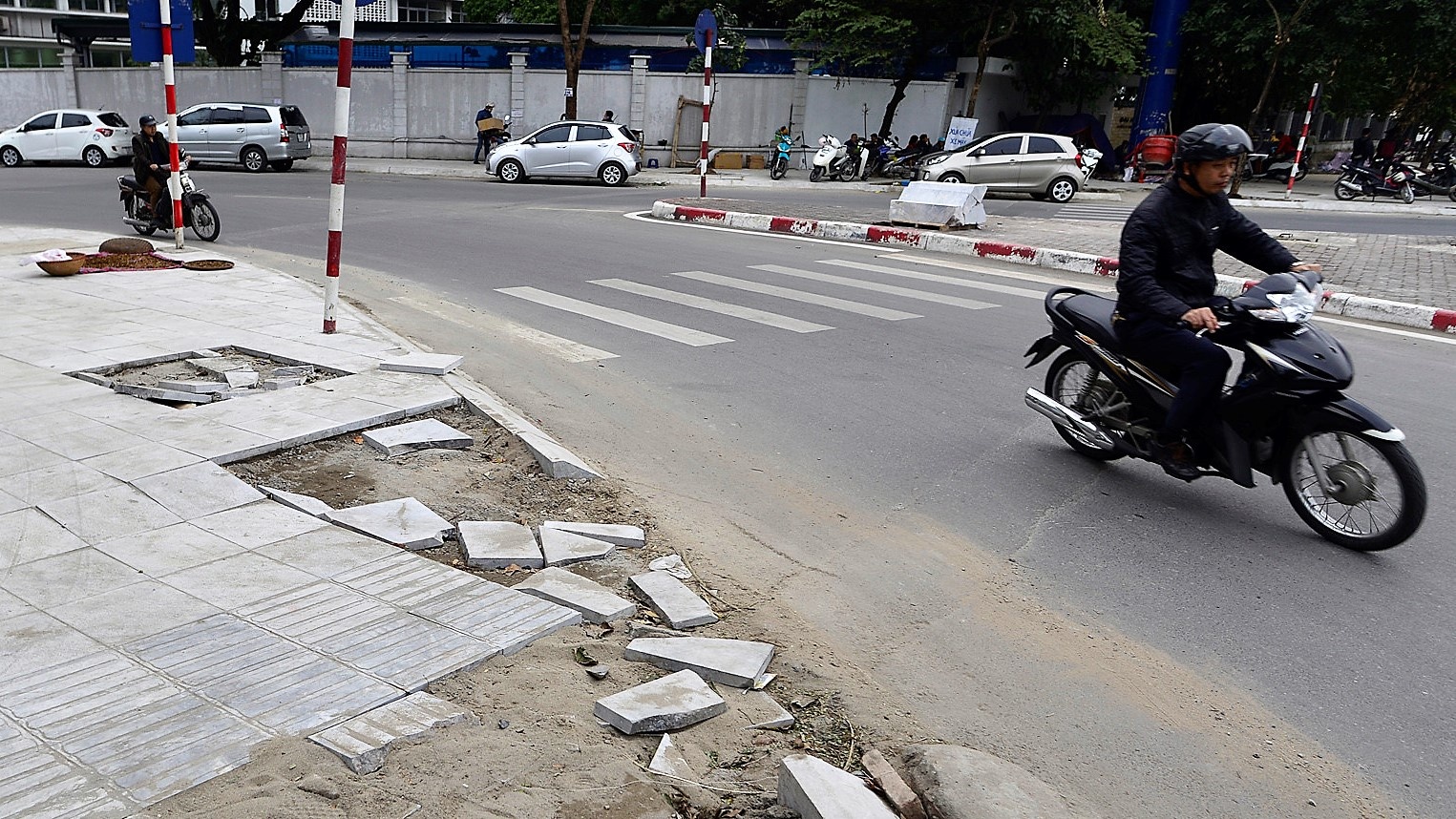 Via he hu hong khi moi lat da tren pho kieu mau hinh anh