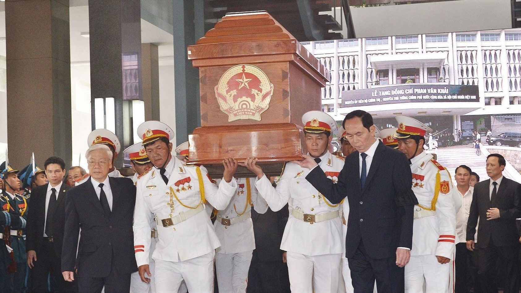 Tong Bi thu doc loi dieu truy dieu nguyen Thu tuong Phan Van Khai hinh anh