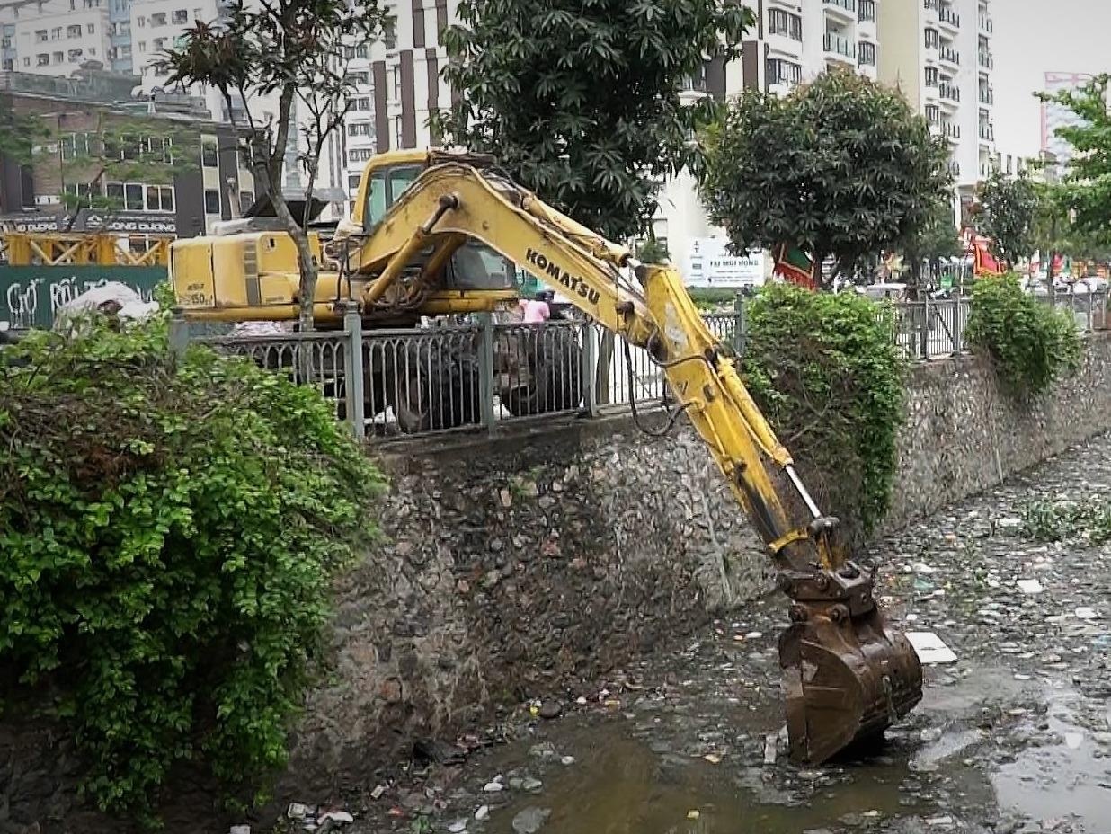 Xu ly 'dong song rac' o cong trinh ky niem 60 nam giai phong Thu do hinh anh