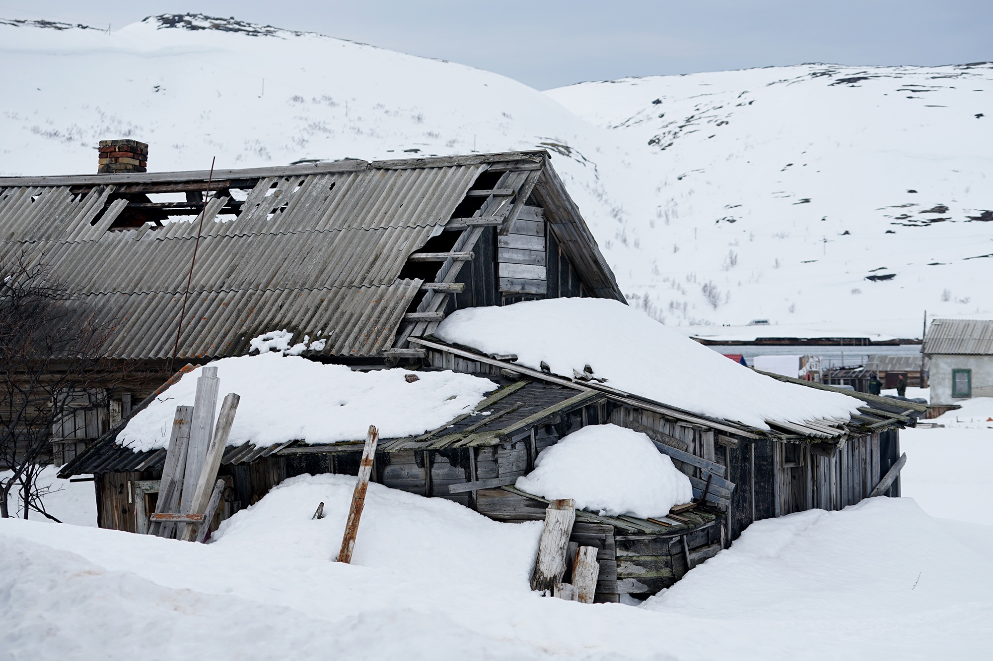 Kham pha ngoi lang phu day tuyet trang o vung Bac Cuc hinh anh