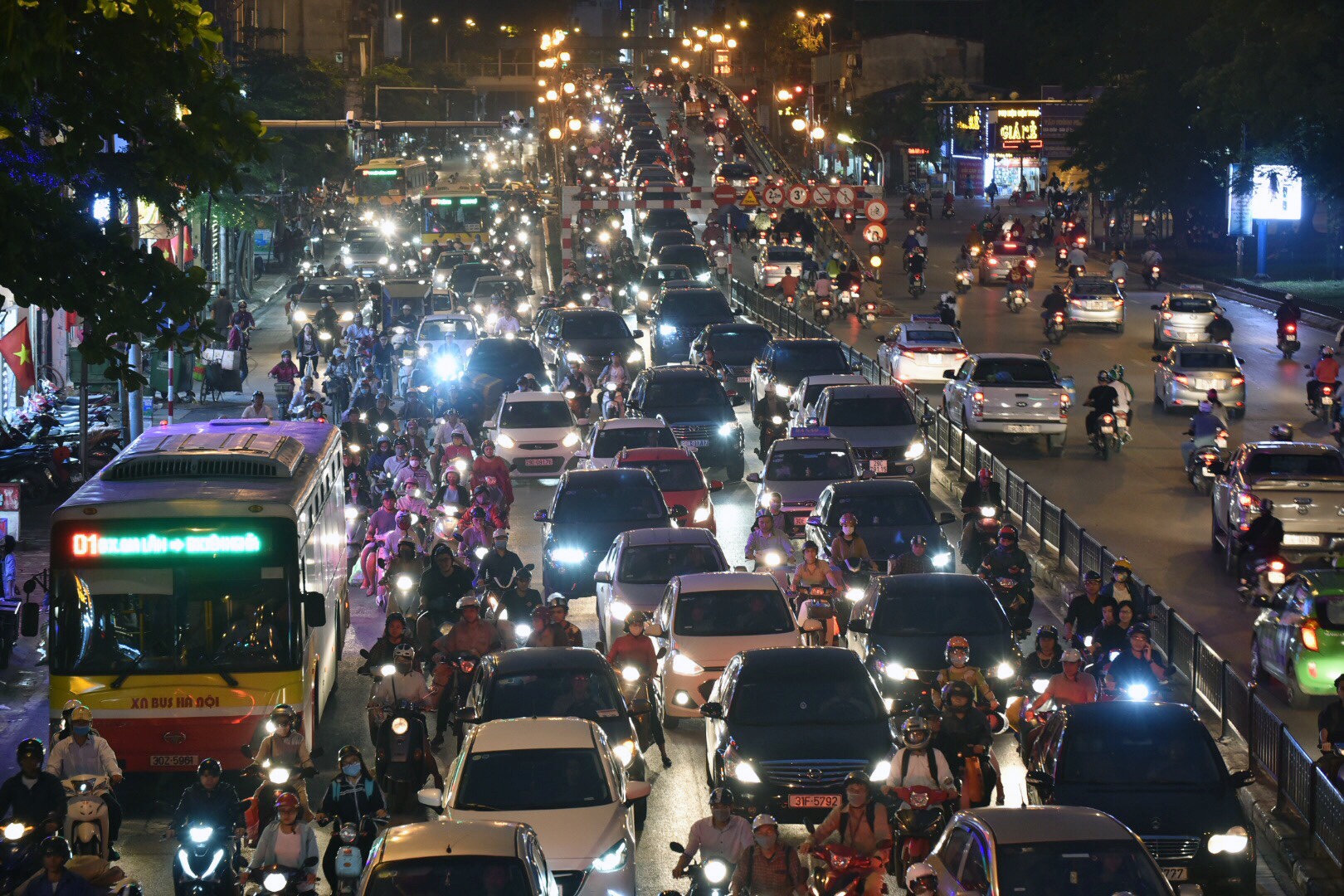 giao thong dip le 30/4 anh 9