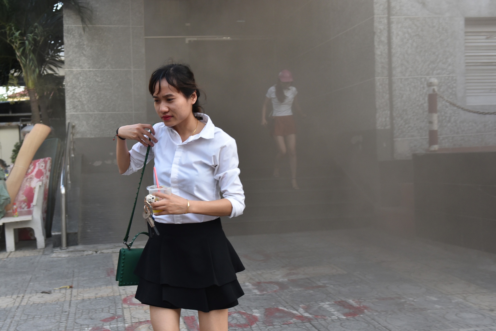 Hien truong vu chay chung cu Fodacon khien nhieu nguoi hoang loan hinh anh