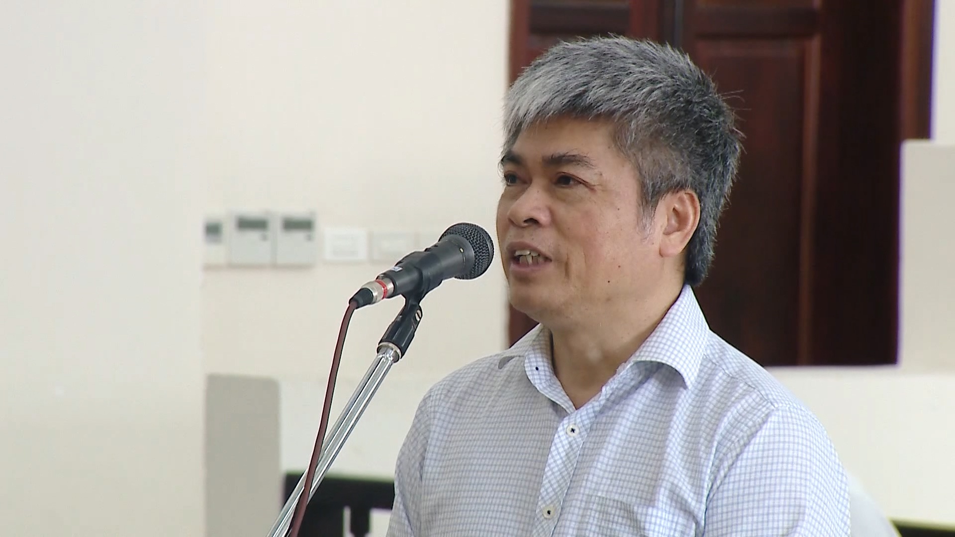 Bi cao Nguyen Xuan Son bat ngo rut khang cao hinh anh