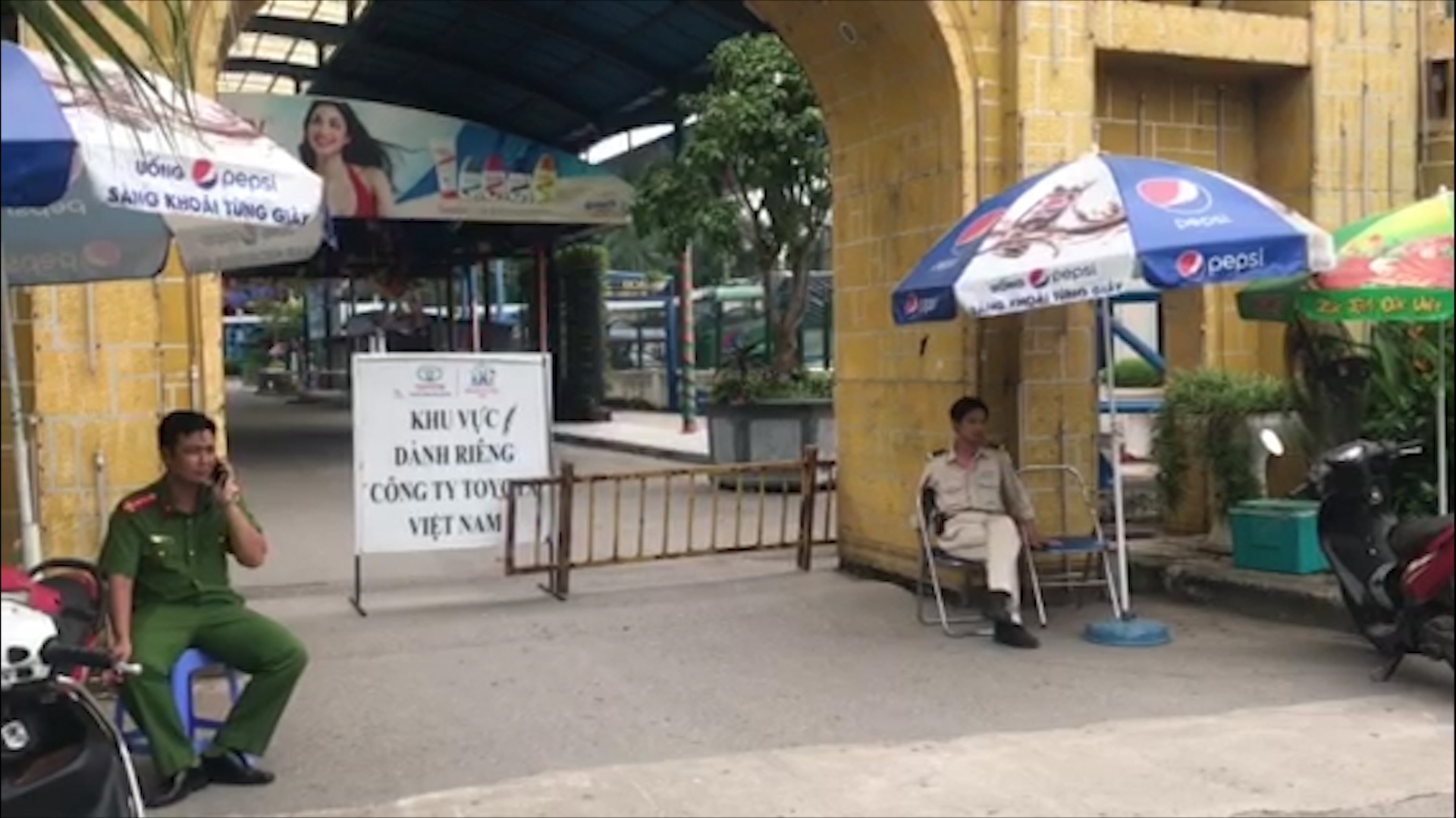 Cong an phong toa hien truong sau vu 7 thanh nien tu vong o ho Tay hinh anh