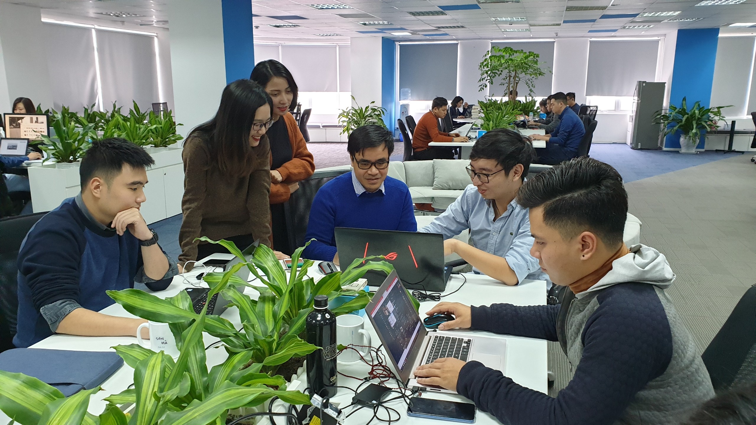 Tin gia, mang xa hoi la thach thuc lon doi voi bao chi chinh thong hinh anh