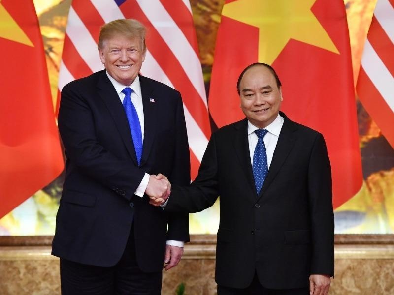 Phut than thien cua Tong thong Trump tai Ha Noi hinh anh