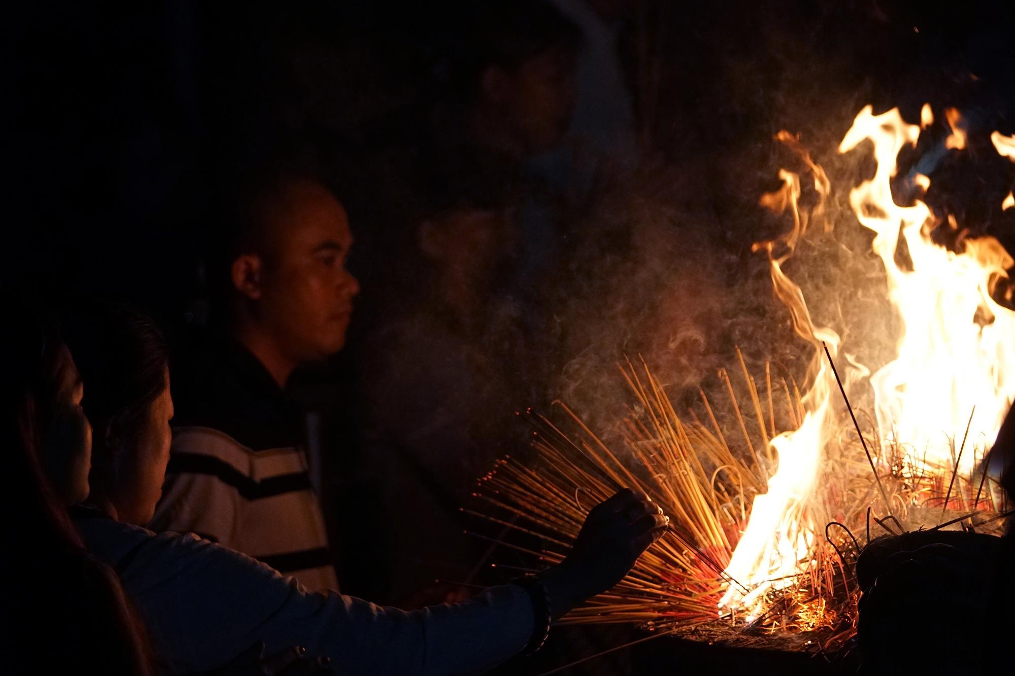 Nghia trang hang Duong Con Dao anh 6