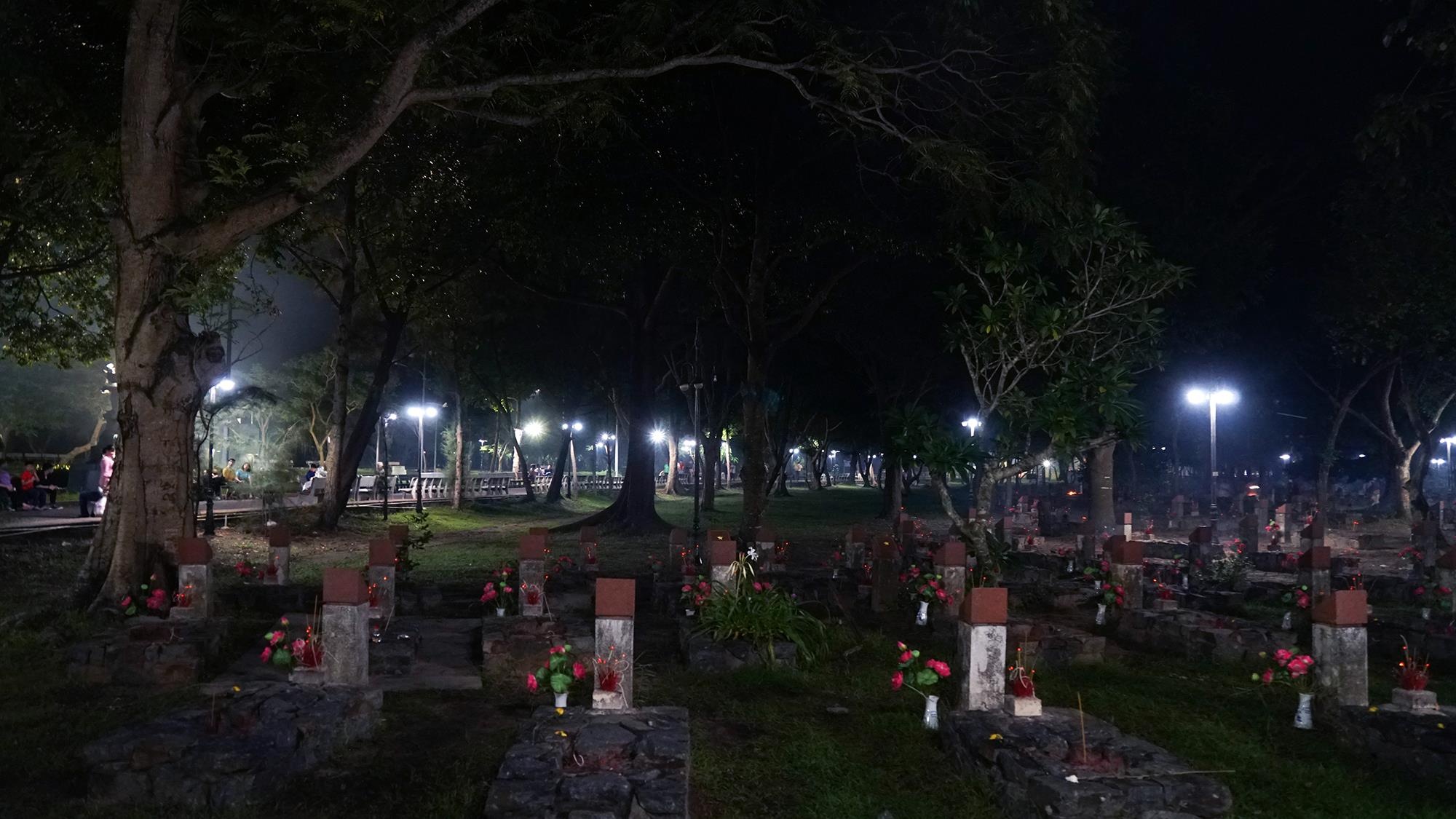 Nghia trang hang Duong Con Dao anh 7