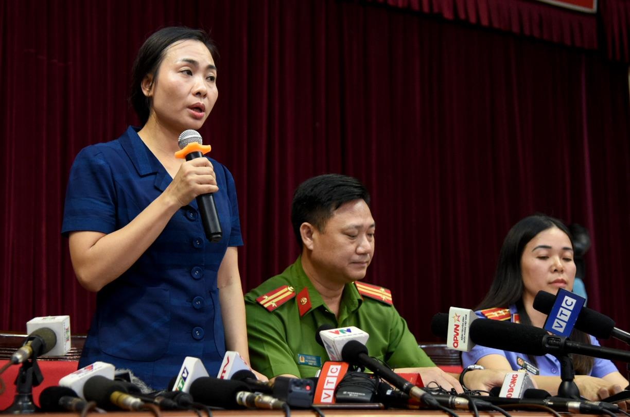 Hop bao thong tin vu be trai bi bo quen tren oto truong Gateway hinh anh