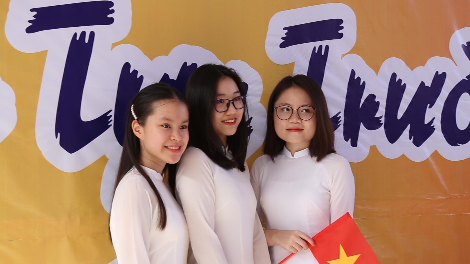 Phu huynh, hoc sinh noi gi ve le khai giang khong tha bong bay? hinh anh