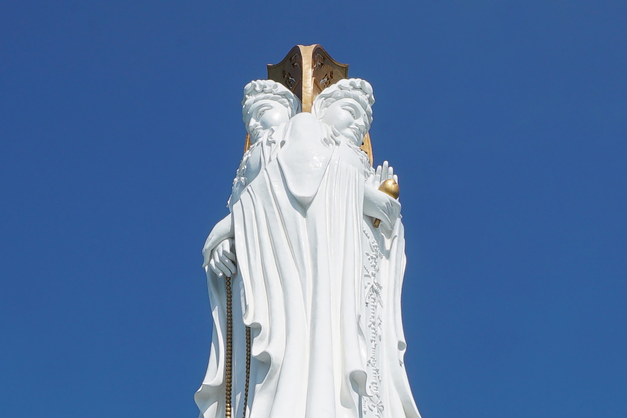 Den Hai Nam chiem nguong tuong Quan Am 3 mat cao nhat the gioi hinh anh