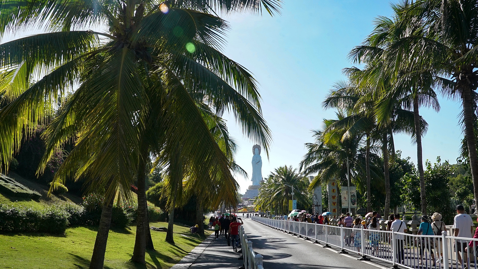 Tuong Quan Am dao Hai Nam cao nhat the gioi anh 1