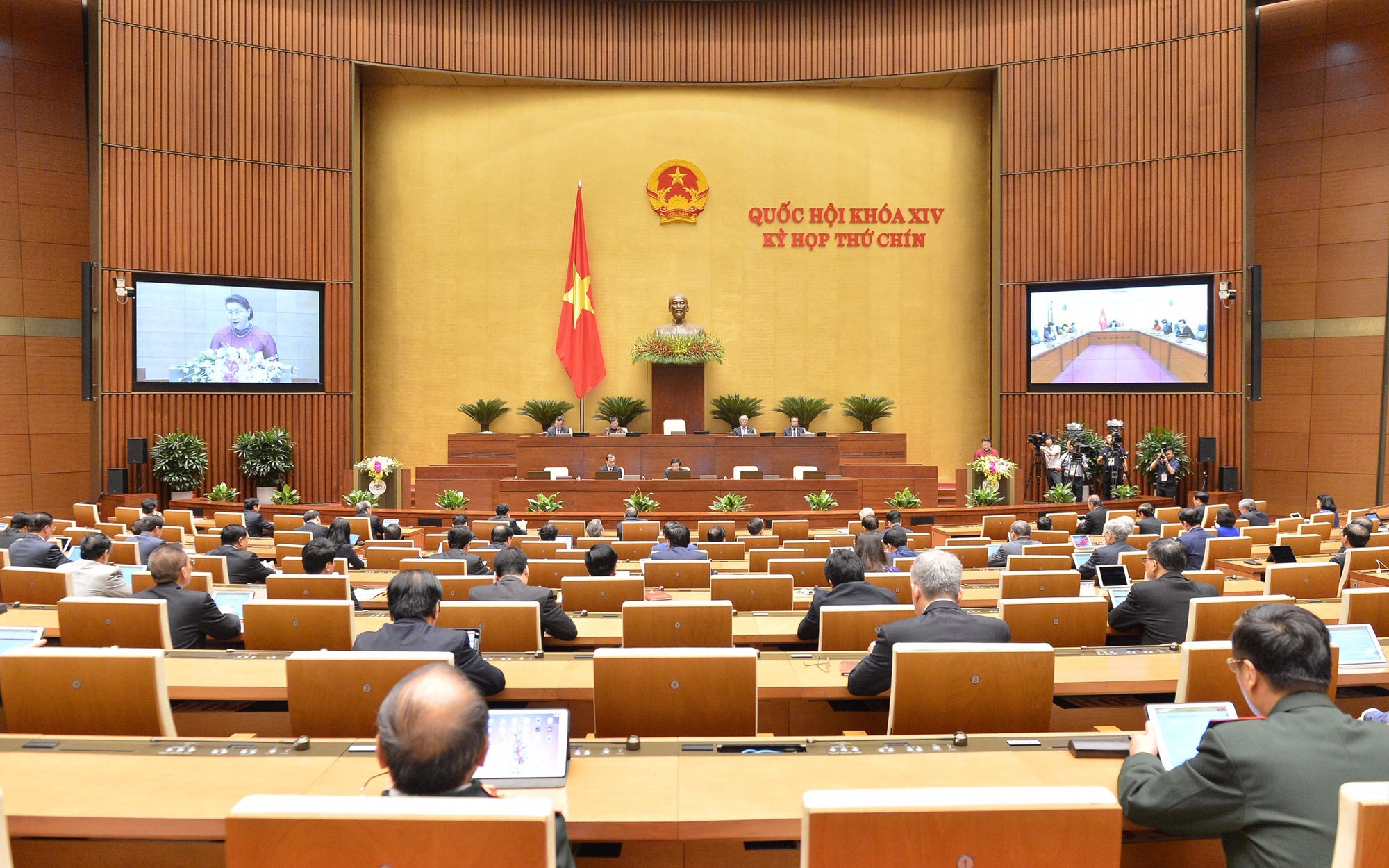 Quoc hoi thao luan tinh hinh kinh te - xa hoi hinh anh