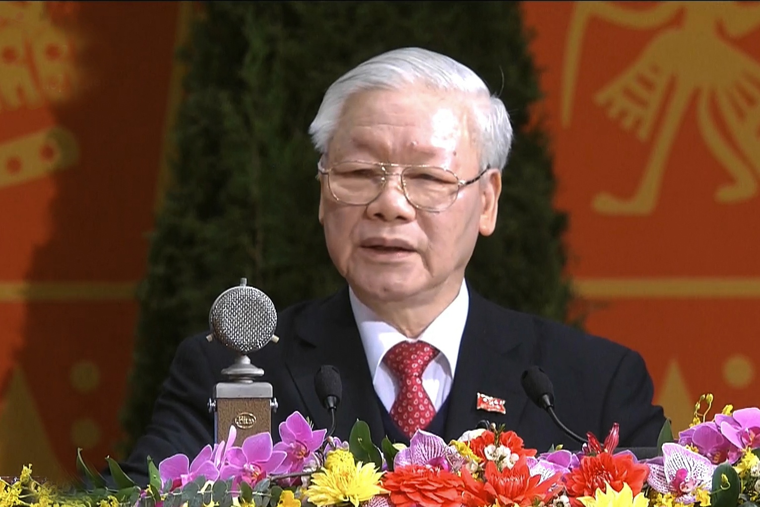 Tong bi thu Nguyen Phu Trong doc dien van be mac Dai hoi XIII hinh anh