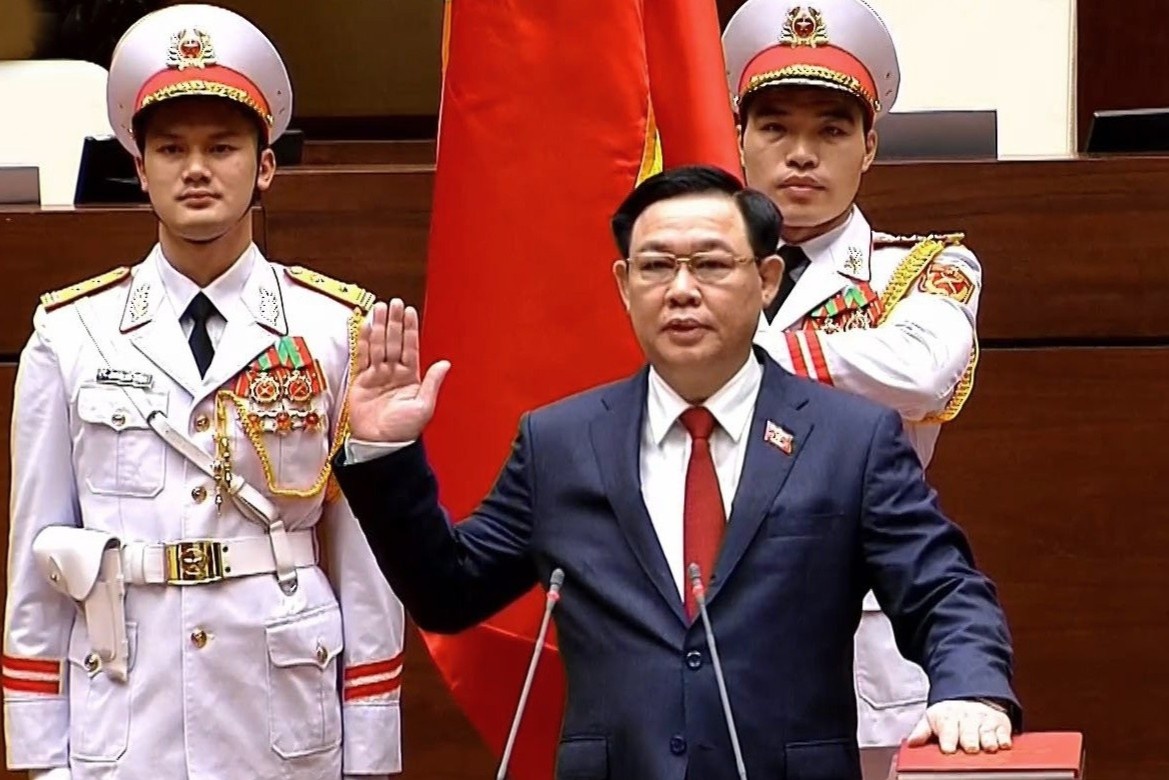 Chu tich Quoc hoi Vuong Dinh Hue tuyen the nham chuc hinh anh