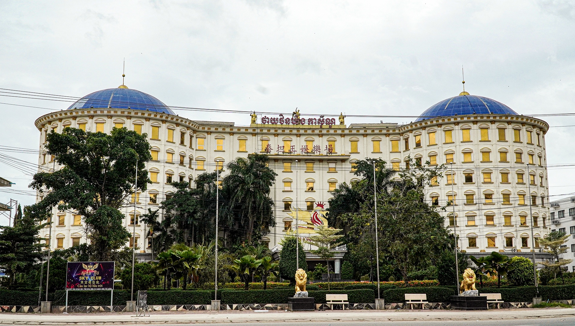 Thu phu co bac va lua dao truc tuyen ben kia bien gioi Viet Nam hinh anh