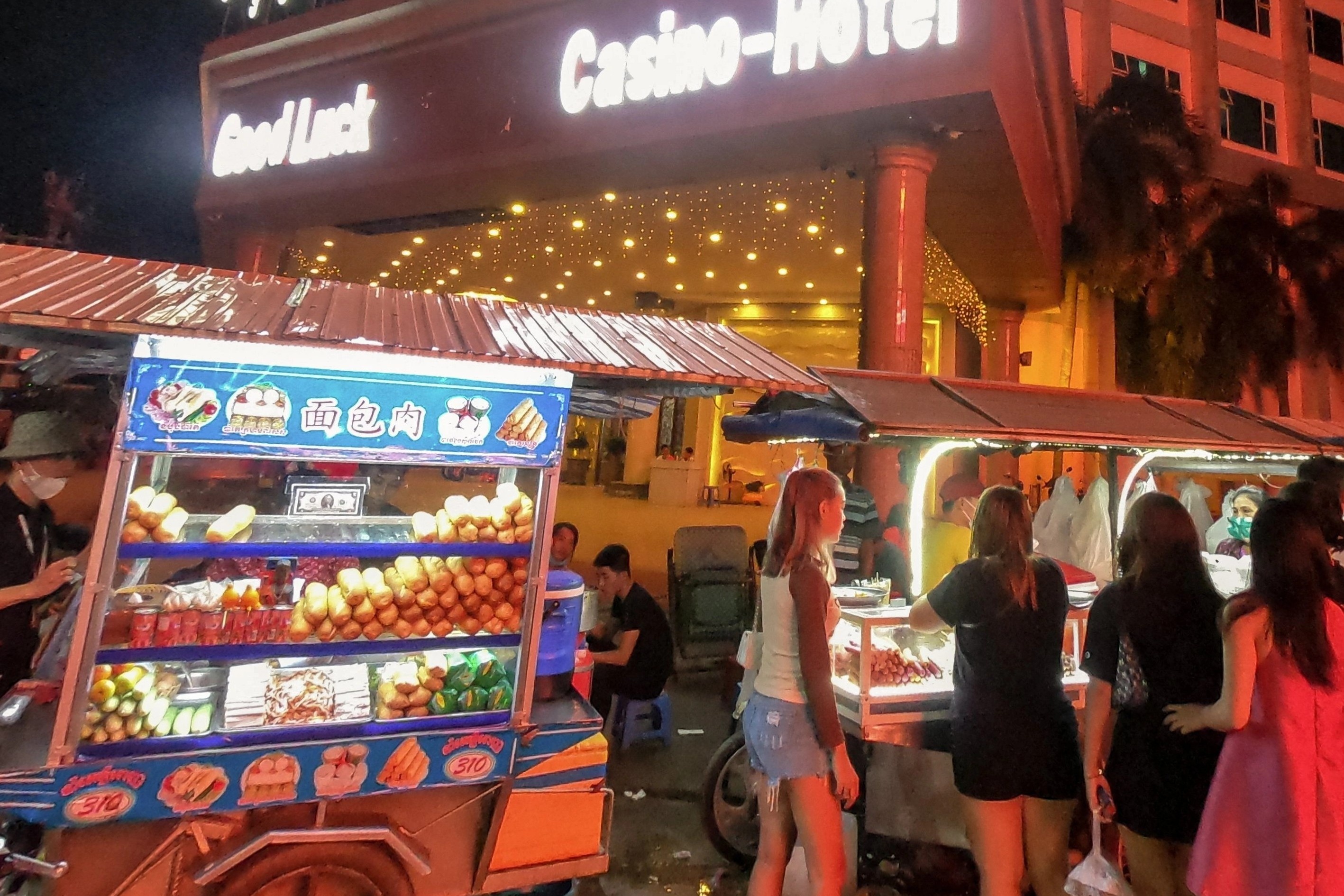 Nguoi Viet o Bavet: Ben nay lam an tot nhung dung tin ai hinh anh