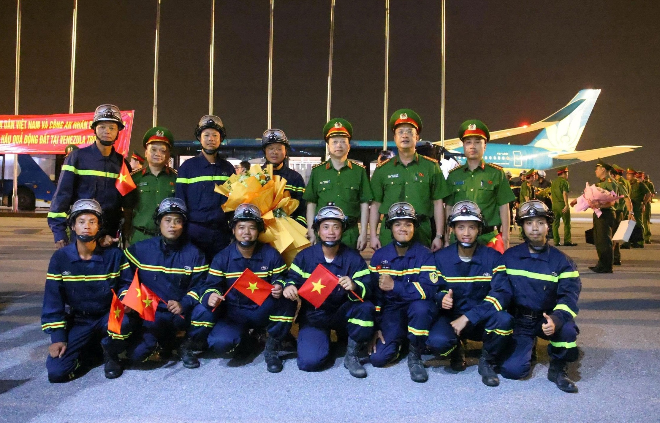 Đoàn Việt Nam về nước sau 12 ngày cứu hộ tại Venezuela