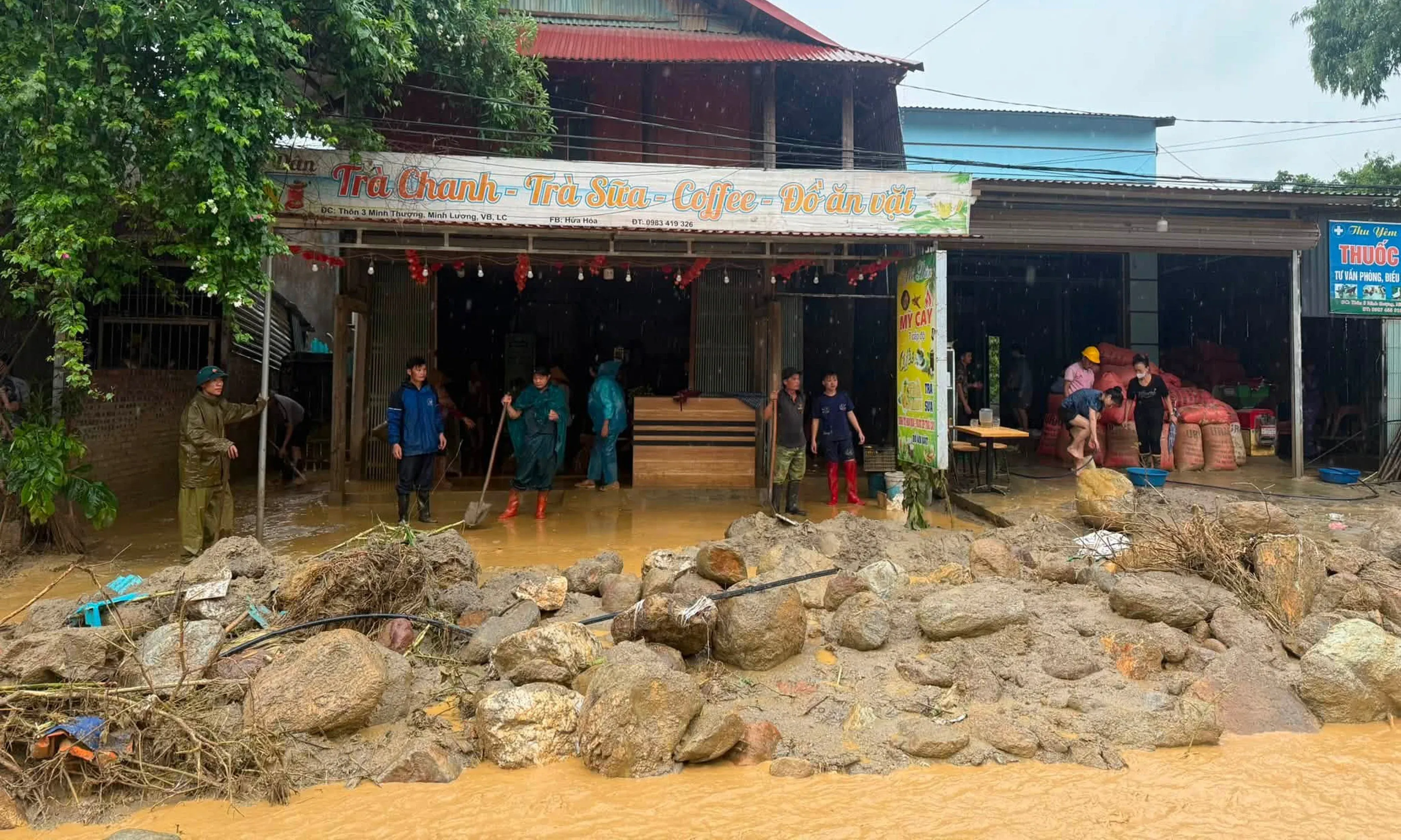Mưa lớn ảnh 2