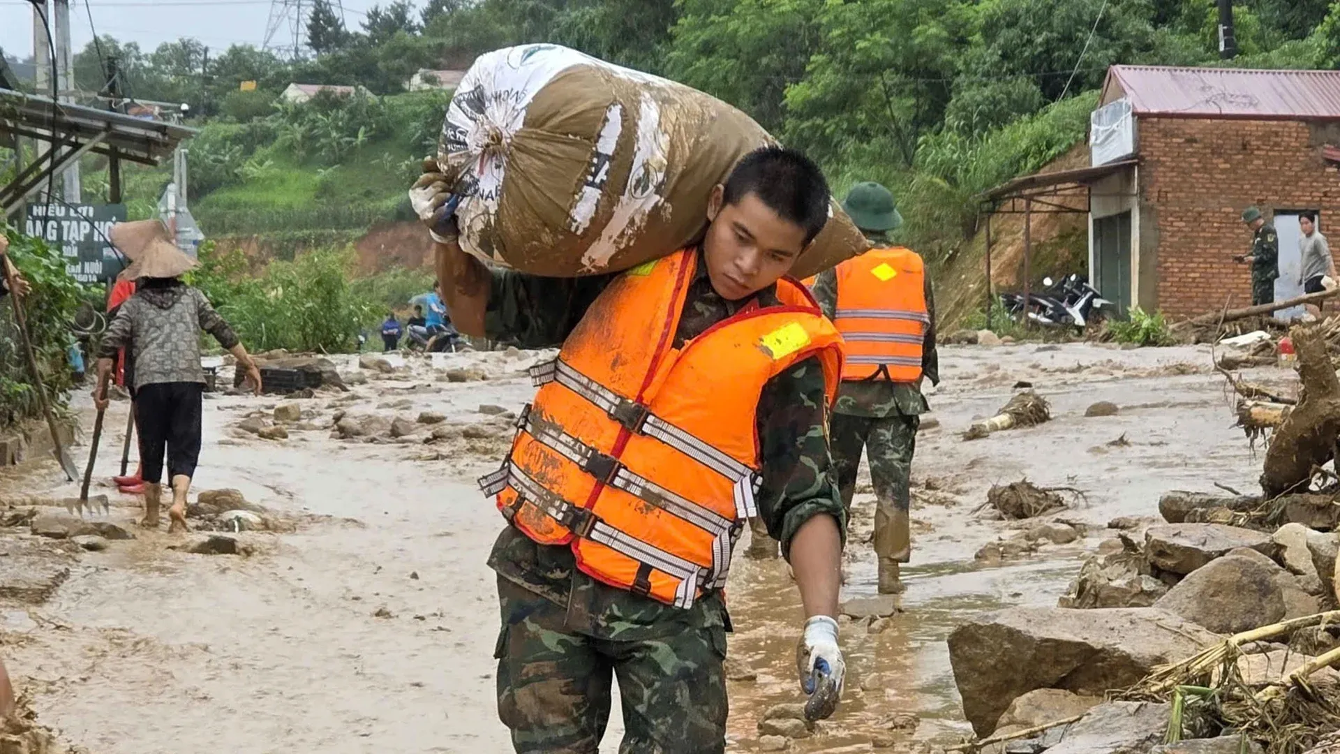 Mưa lũ ảnh 3