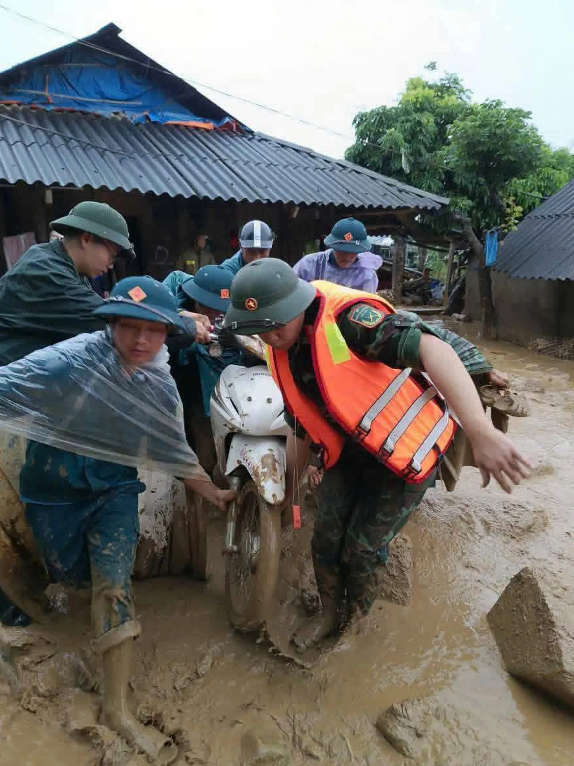 Mưa lũ ảnh 8