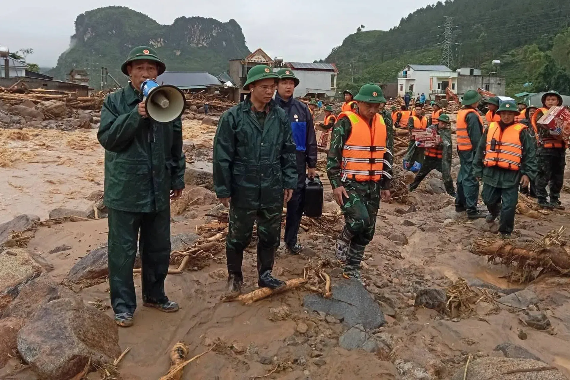 Mưa lũ ảnh 9