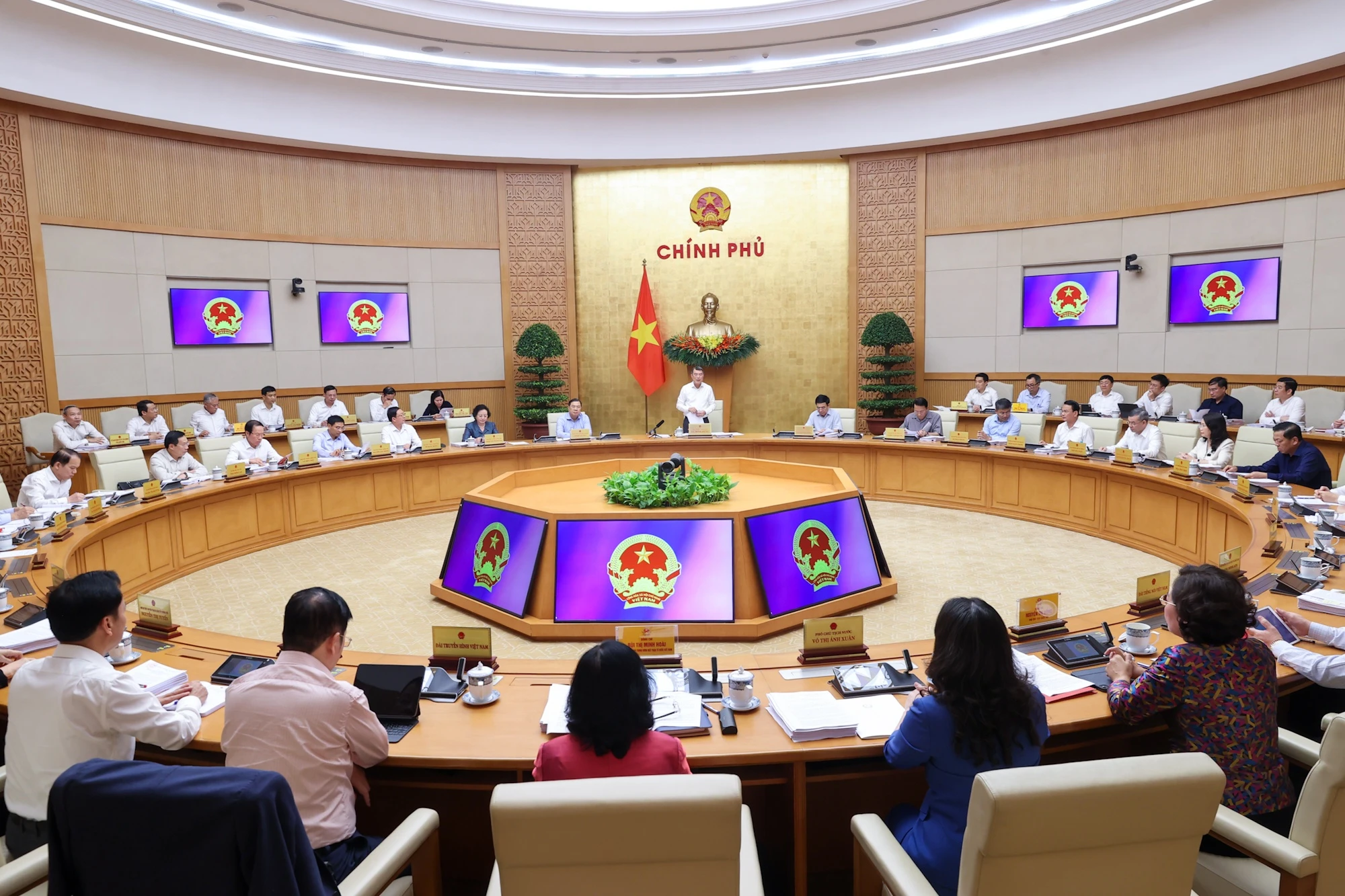 Thủ tướng L&ecirc; Minh Hưng ảnh 2