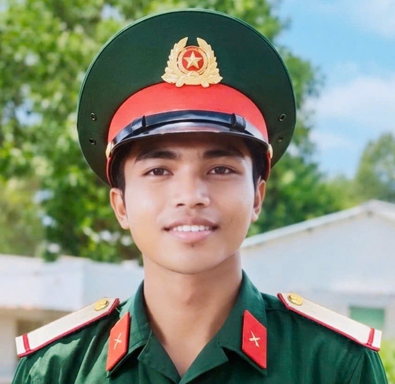 Truy tặng bằng khen cho chiến sĩ cứu 2 người bị điện giật