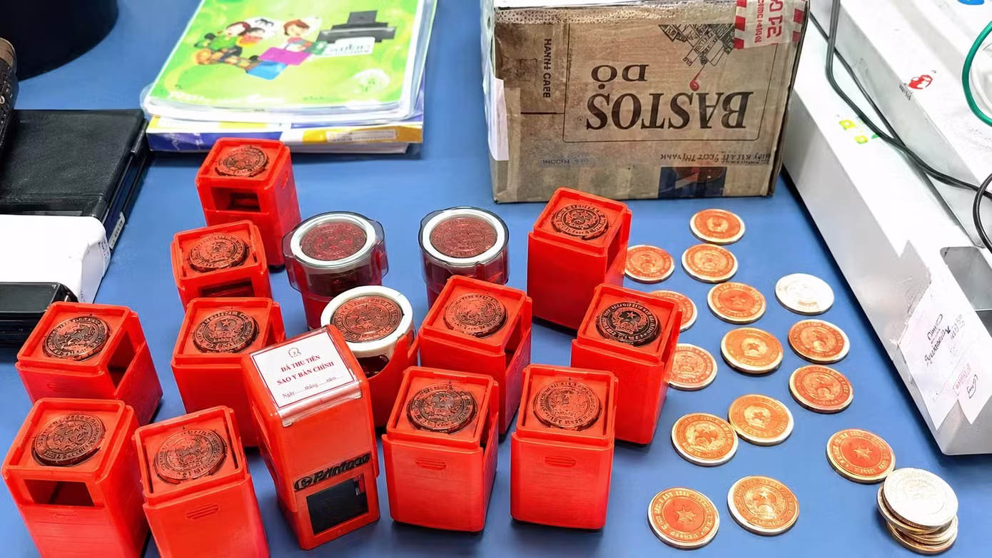 giấy tờ giả ảnh 2