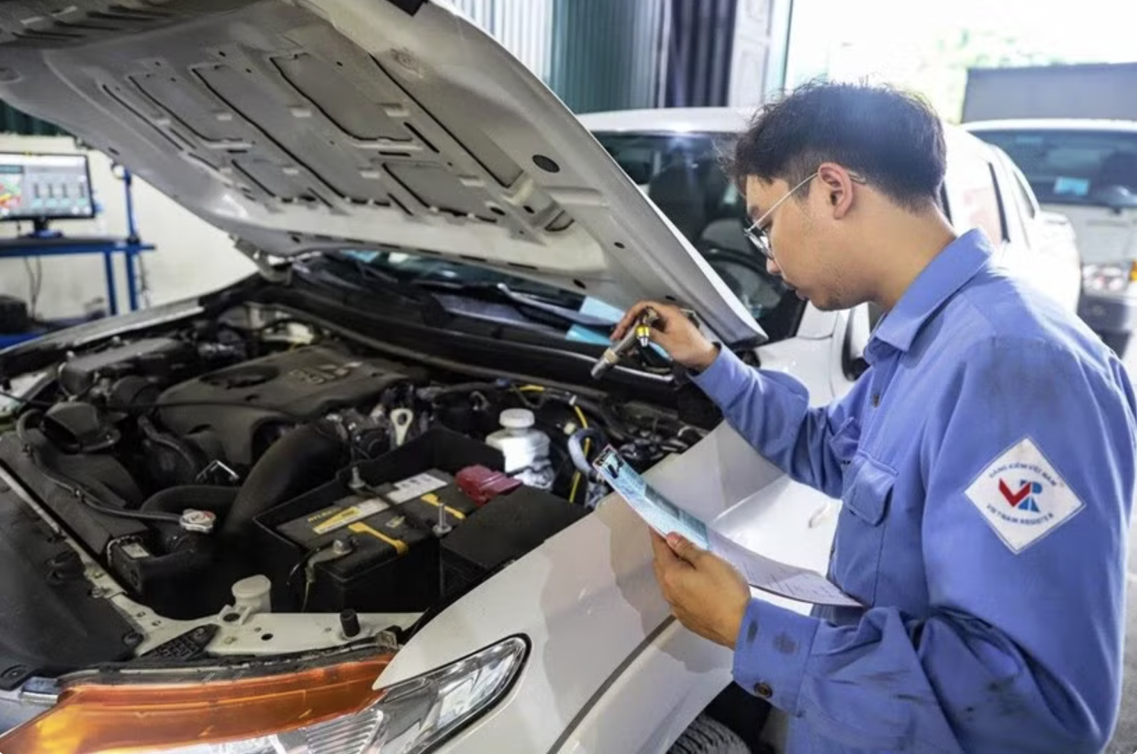 Bộ Xây dựng nói gì về đạp thốc ga khi đăng kiểm ôtô?